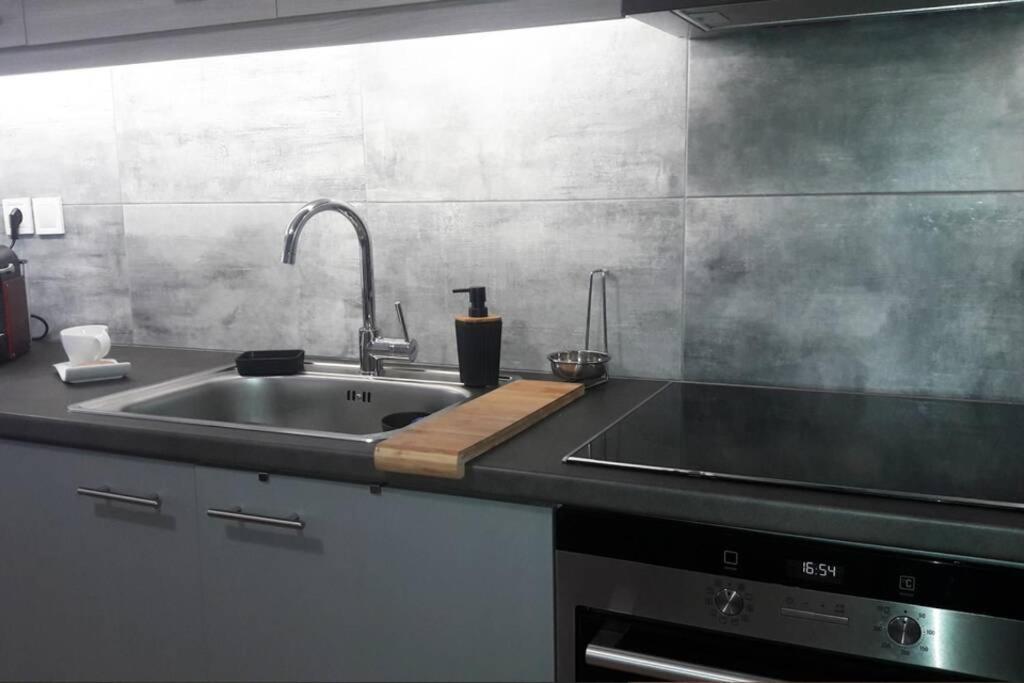 Ferienwohnung Elegant & Charming Apt. In The Hilton Area Athen Exterior foto